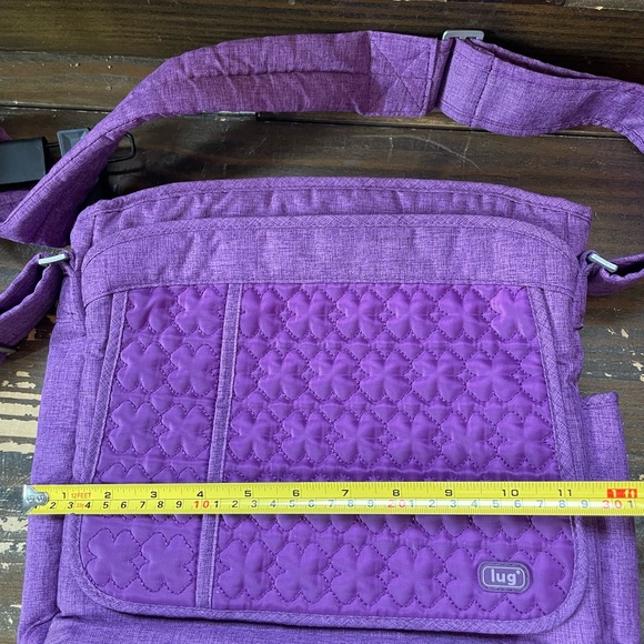 Lug purple crossbody bag with water bottle holder, like new. - Picture 7 of 8